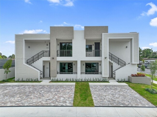 Building Photo - 4303 E 8th Ct Unit C