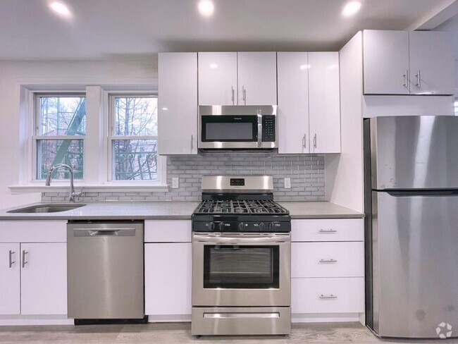 Building Photo - 389 Monmouth St Unit 1 Rental