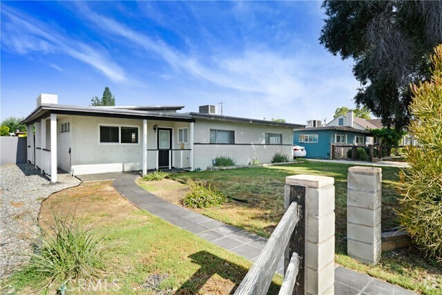 Building Photo - 3008 N Arrowhead Ave Rental