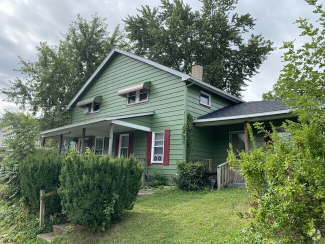 Building Photo - 815 Warren Ave Rental