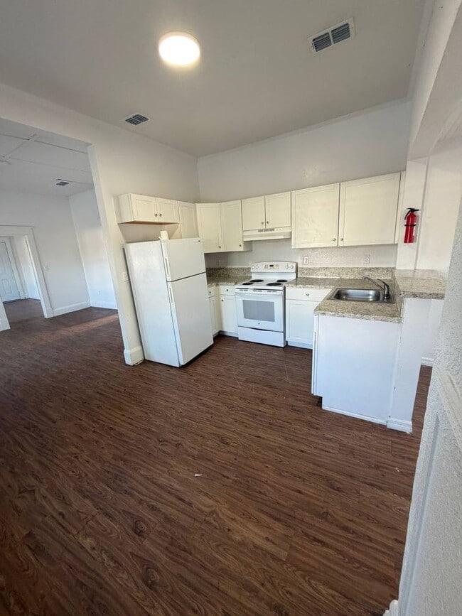 Photo - Orange St Unit 921