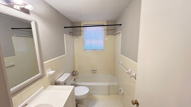 Photo - 2549 Glenmary Ave Unit Apt. 6