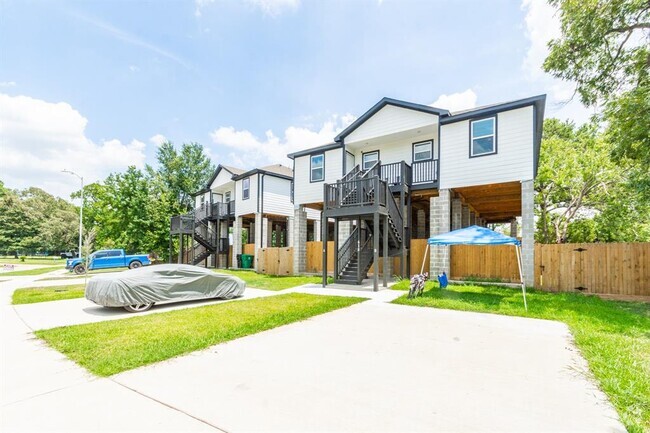 Building Photo - 618 Maple Way Unit B Rental