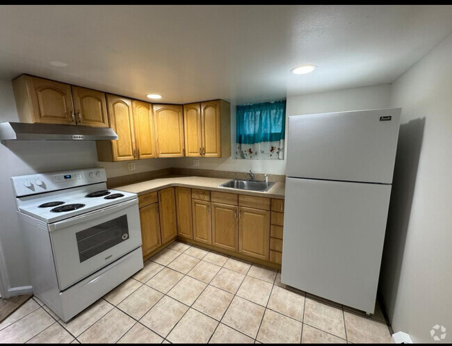 Building Photo - 522 Bayport Ave Rental
