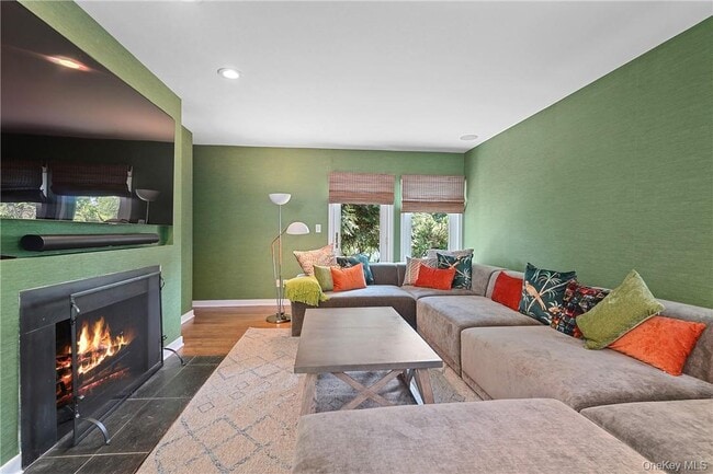 22 Waccabuc River Ln
