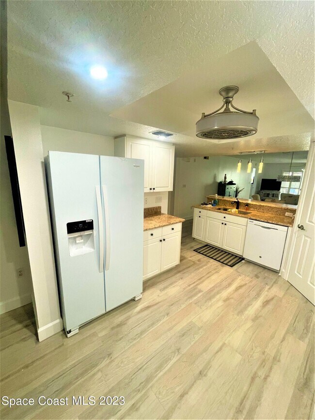 Photo - 606 Shorewood Dr Unit C 303