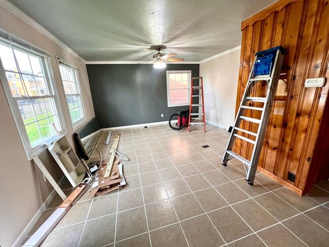 Building Photo - Coraopolis - 2 Bed 2 Bath - Home for Rent!