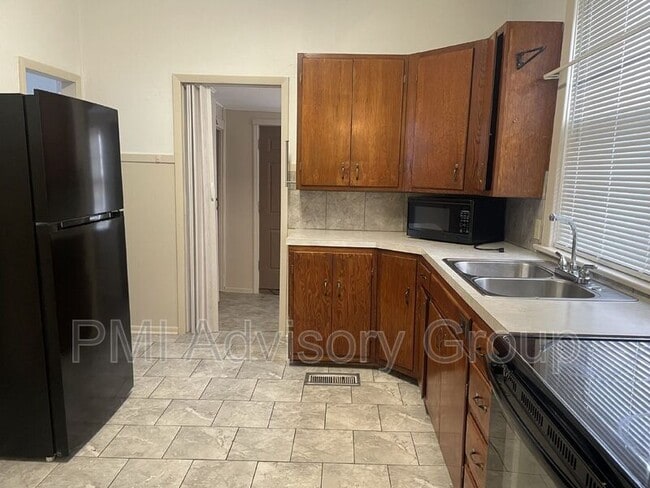 Photo - 1000 SW College Ave