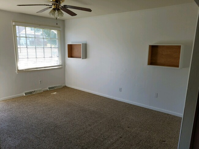 Living room - 342 Spring St