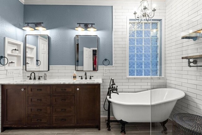 Photo - 2710 Golden Creek Ln