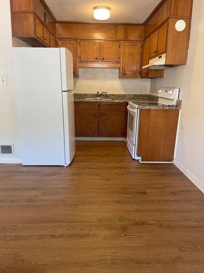 Photo - 1 Bedroom, 1 Bath Duplex Apartment on the Eastside! Available now!