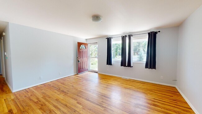 3295 Euclid Ave
