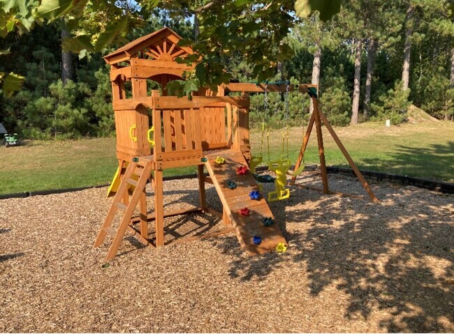 Photo - 654 S Westwood Ave