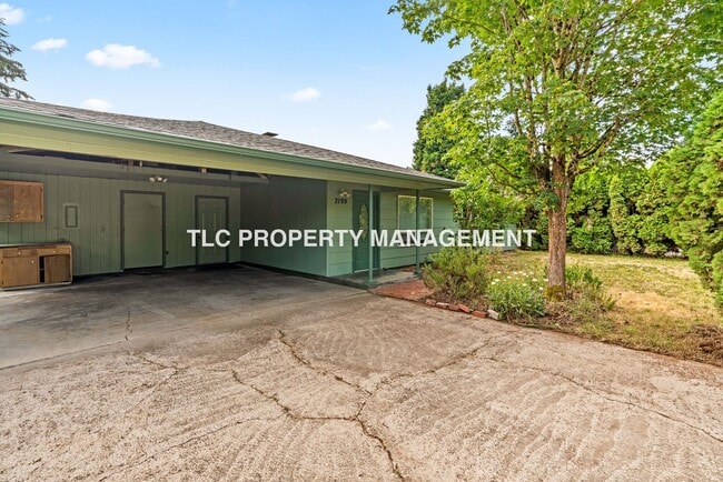 Photo - 3bd/1bath duplex off Barger available now