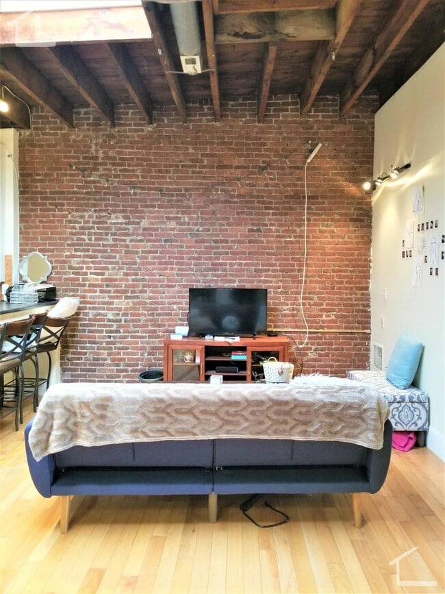 Photo - Awesome four bedroom with two bathrooms.....