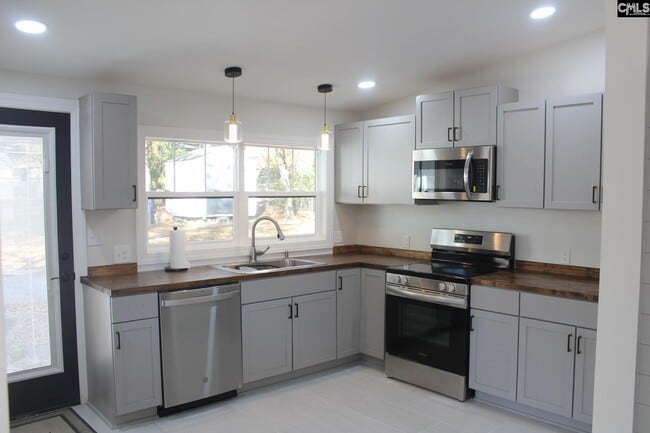 Photo - 955 Laurie Ln