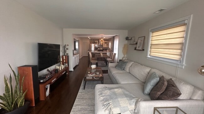 Building Photo - 354 Alles St Unit 2