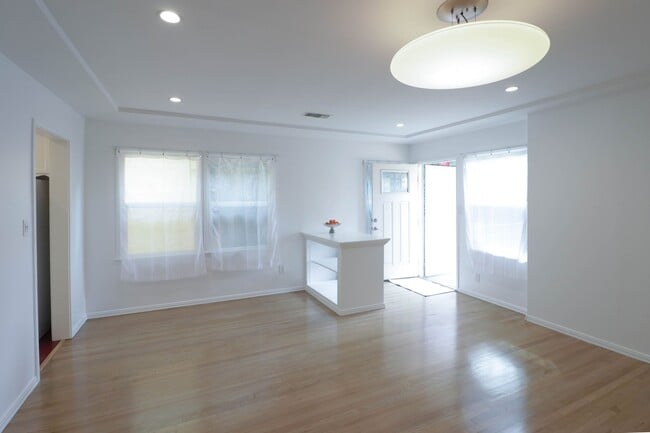 Photo - 2420 Teviot St