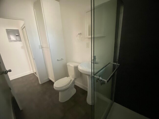 Photo - Commonwealth Apartments