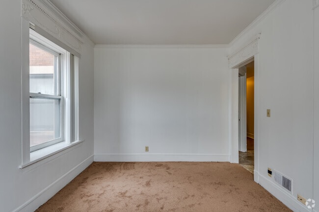 3 BR, 1 BA - 1,100SF