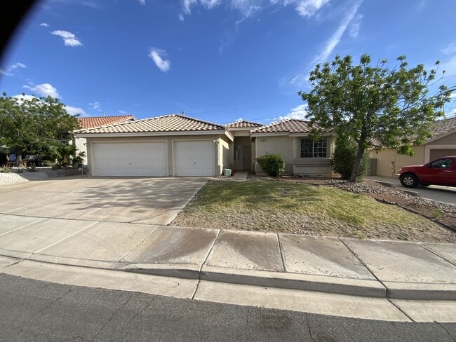 Single Story Henderson Home with 3-Car Gar... - Single Story Henderson Home with 3-Car Gar...