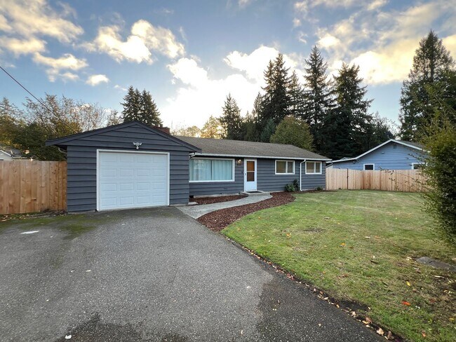 Building Photo - North Burien Rambler home - 3 bedrooms and...
