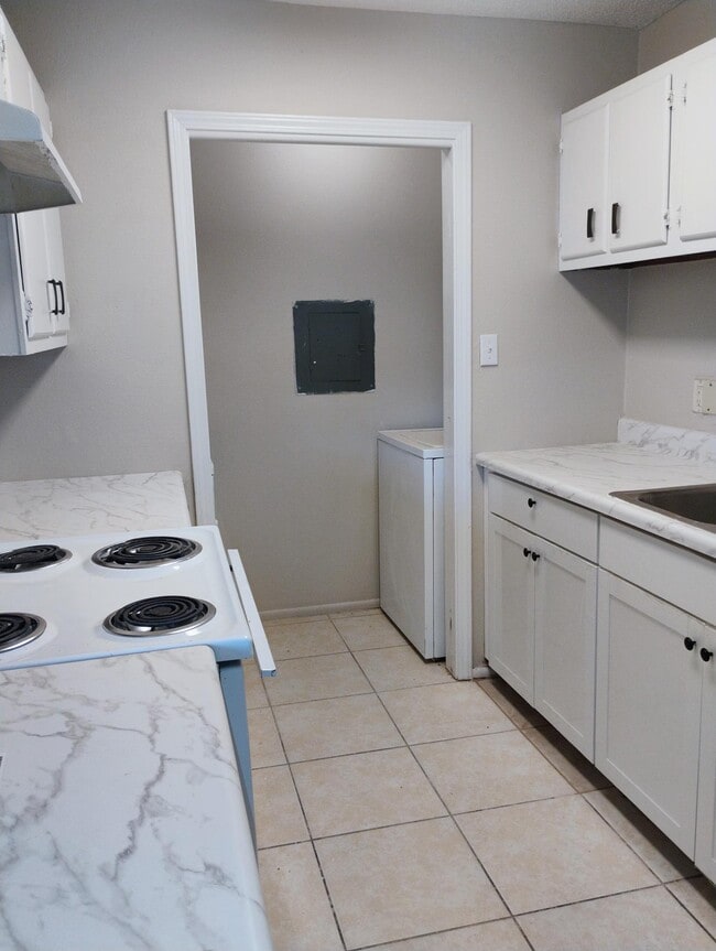 Building Photo - 1120 Shilo Ave Unit A