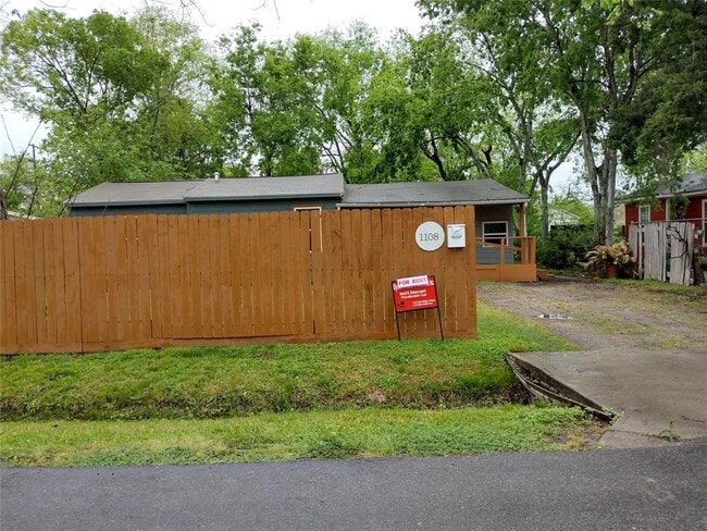 Photo - 1108 Niagara St House