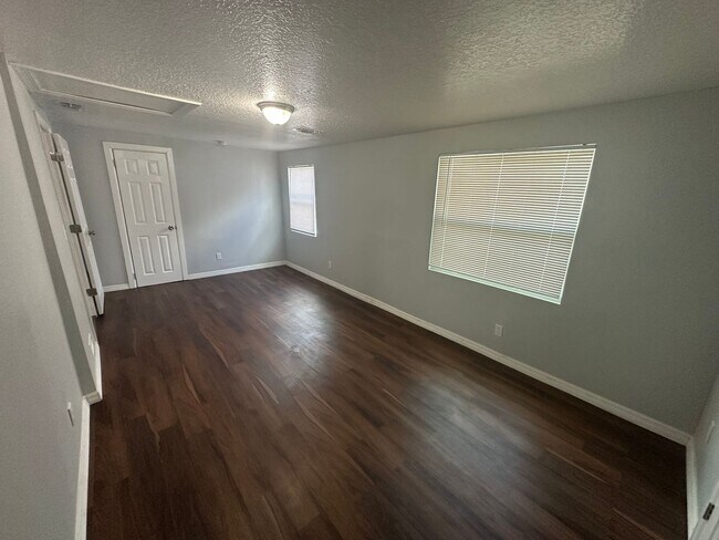Photo - **Move in Ready** 3/2 Single Family home