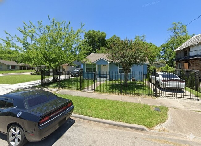 Photo - 5107 Farmer St