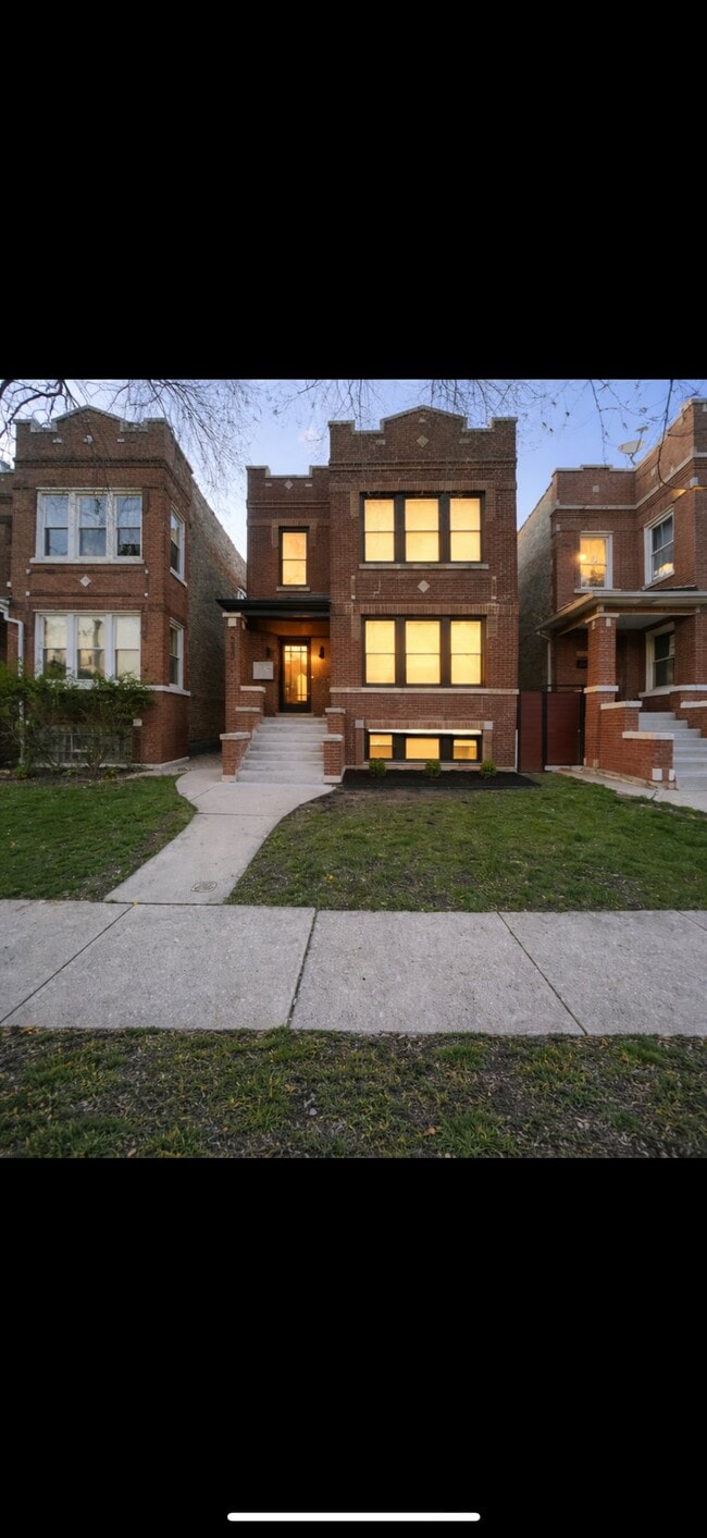 Building Photo - 5232 W Montana St
