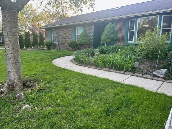 Building Photo - Spacious Ranch Rental