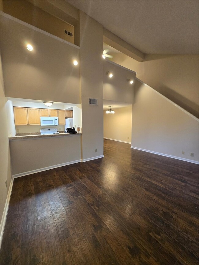 Building Photo - 3900 Aspen Dr Unit C202 Rental