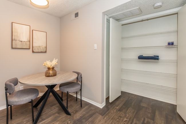 Photo - Eagle's Point Apartments