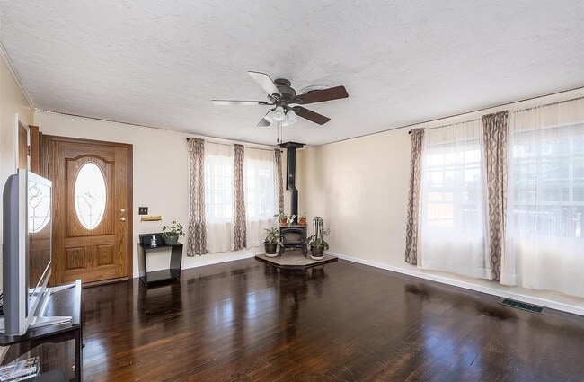 Photo - 1505 Thayer Dr