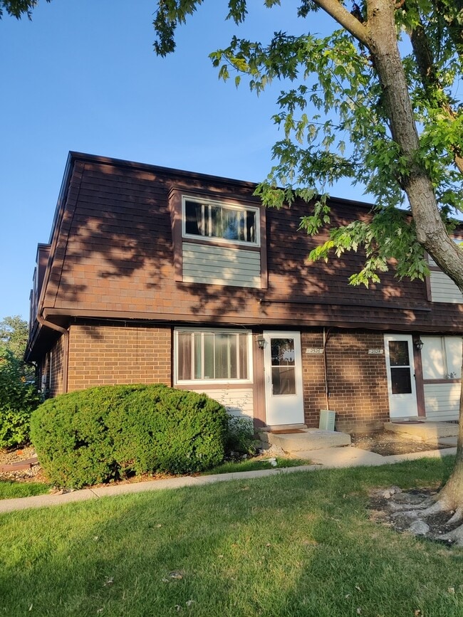 Building Photo - 2526 Berkshire Ct