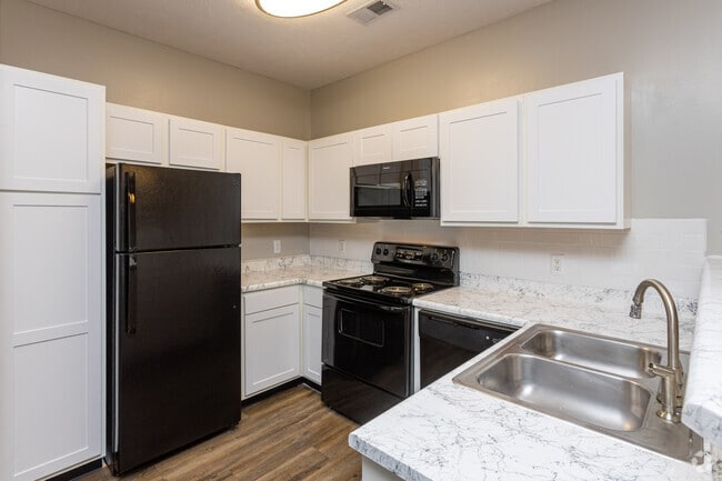 2BR, 2BA - Kitchen