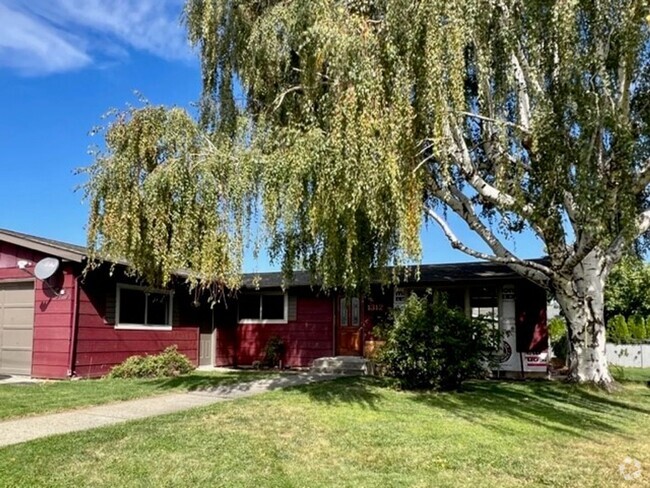 Building Photo - Fully Renovated 3 Bedroom Home