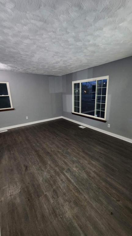 Photo - 1433 E 35th Ct