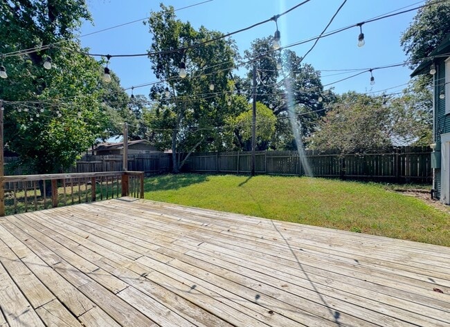 Photo - 909 W Main St