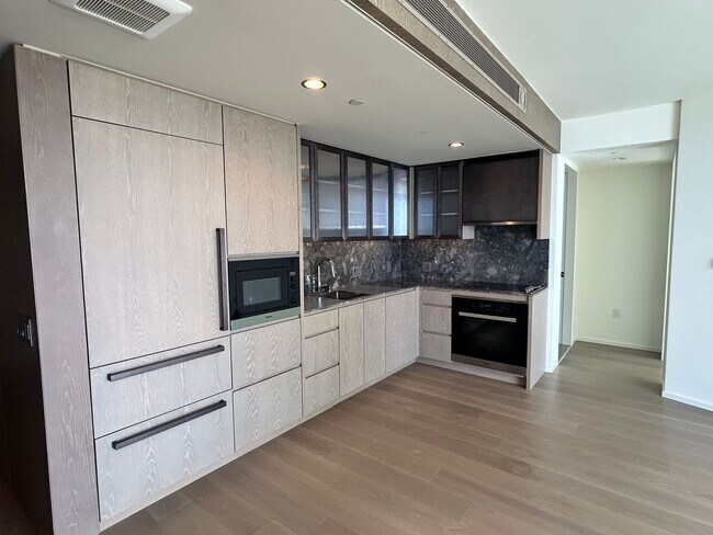 Photo - Upscale living With a View!