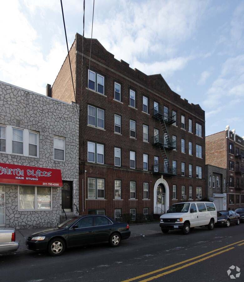 Photo - 169-171 Manhattan Ave