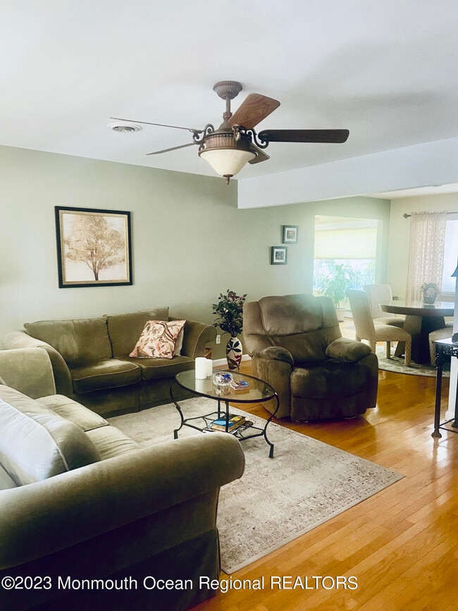 Photo - 7 Basset Dr