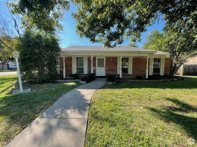 Building Photo - 1016 Mistletoe Rd Rental