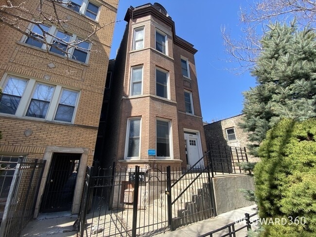 Building Photo - 2844 N Whipple St Unit CH1