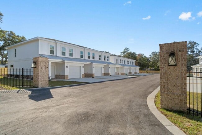 Photo - 513 Hill Ln