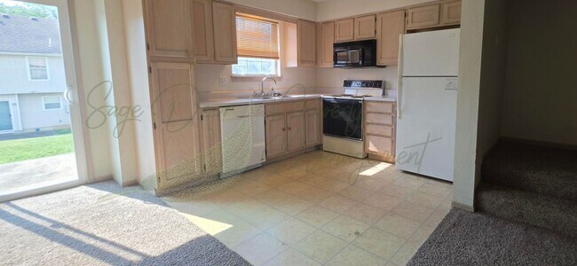 Photo - 204 NE Sunshine St