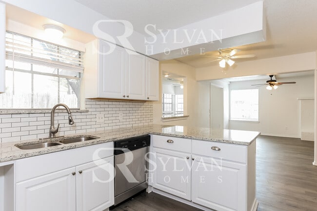 Photo - Feel welcome and comfortable in this spaci...