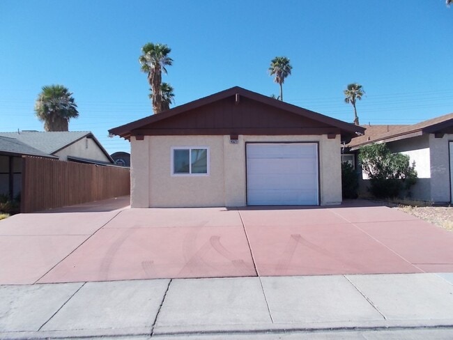 Building Photo - Beautifully Updated 3-Bedroom with an Ente... Rental
