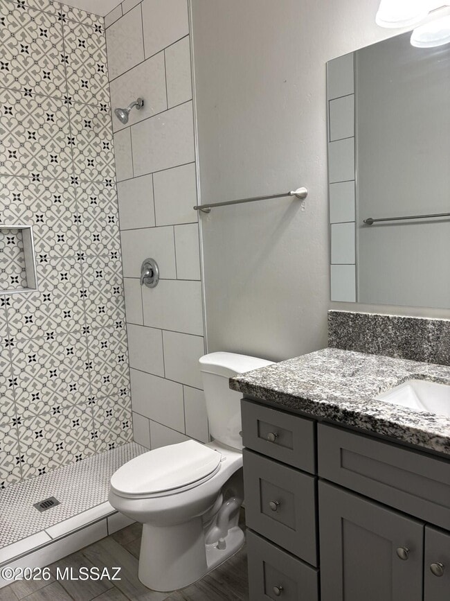 Photo - 260 W 24th St